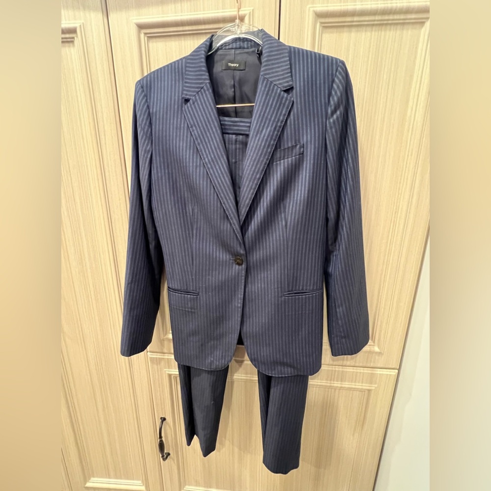 Theory Women’s Wool Suit With Cropped Pants NWOT